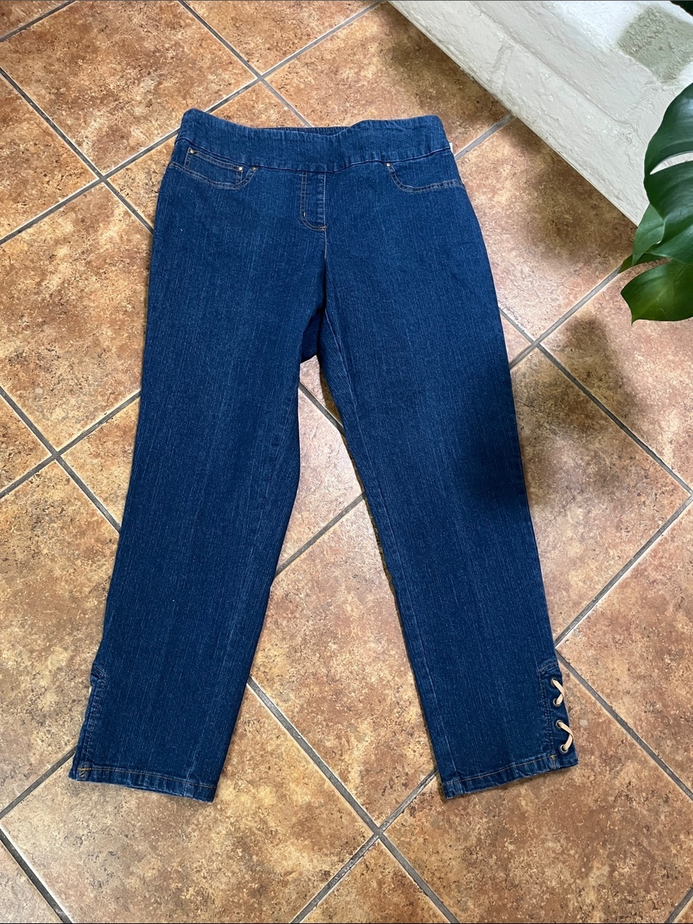 Ruby Rd Women’s Dark Blue Pull On Jeans Side Detail Size 10 Cropped
